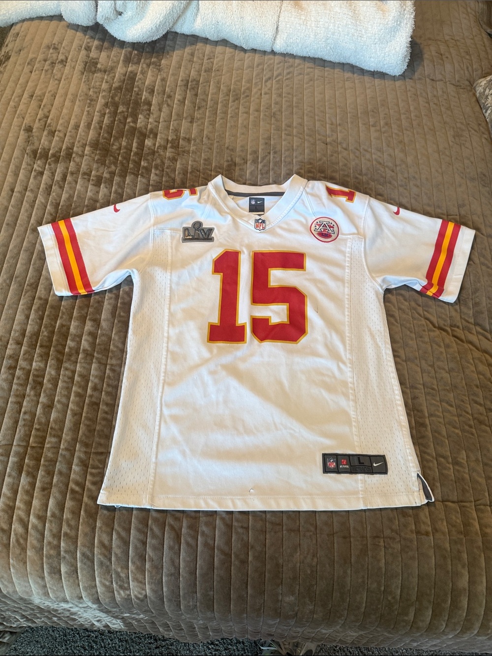 Mahomes jersey size youth L